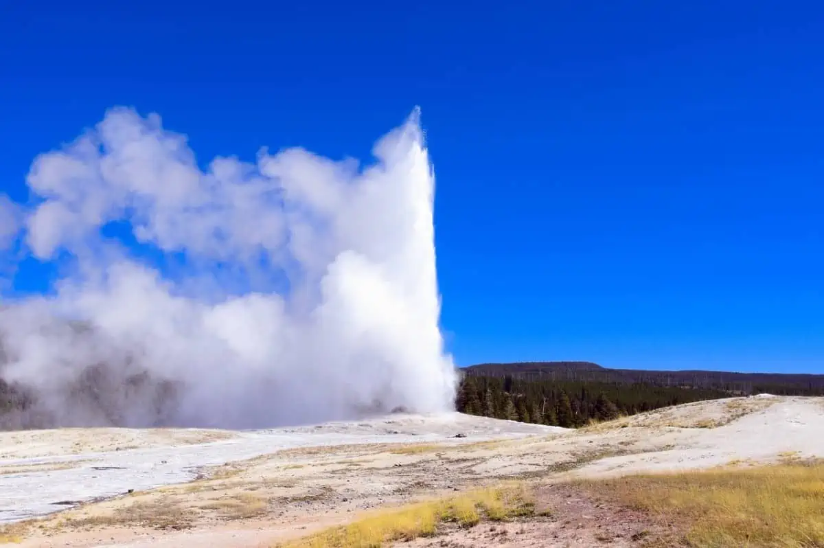 Old-Faithful-Yellowstone-National-Park