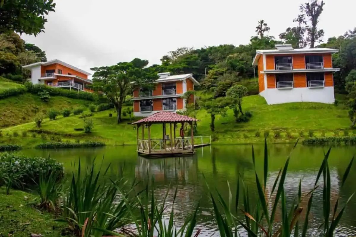 Burbi-Lake-Lodge-Monteverde