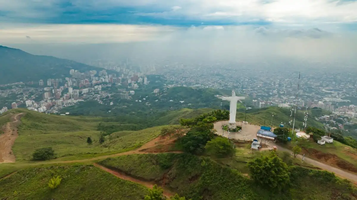 Cristo-Rey-Hill-Cali-Colombia