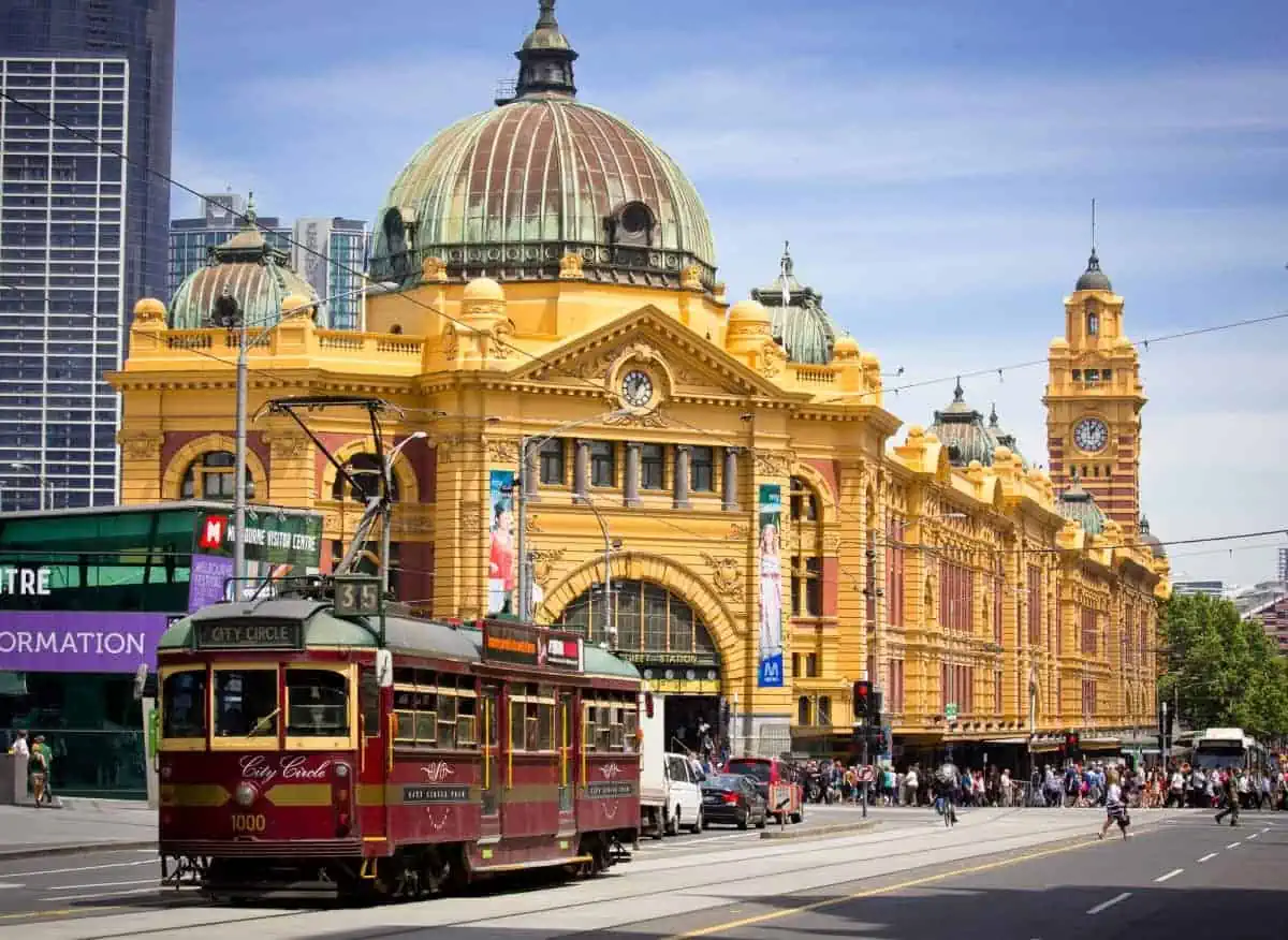 Iconic-Flinders-Street-Station-Melbourne