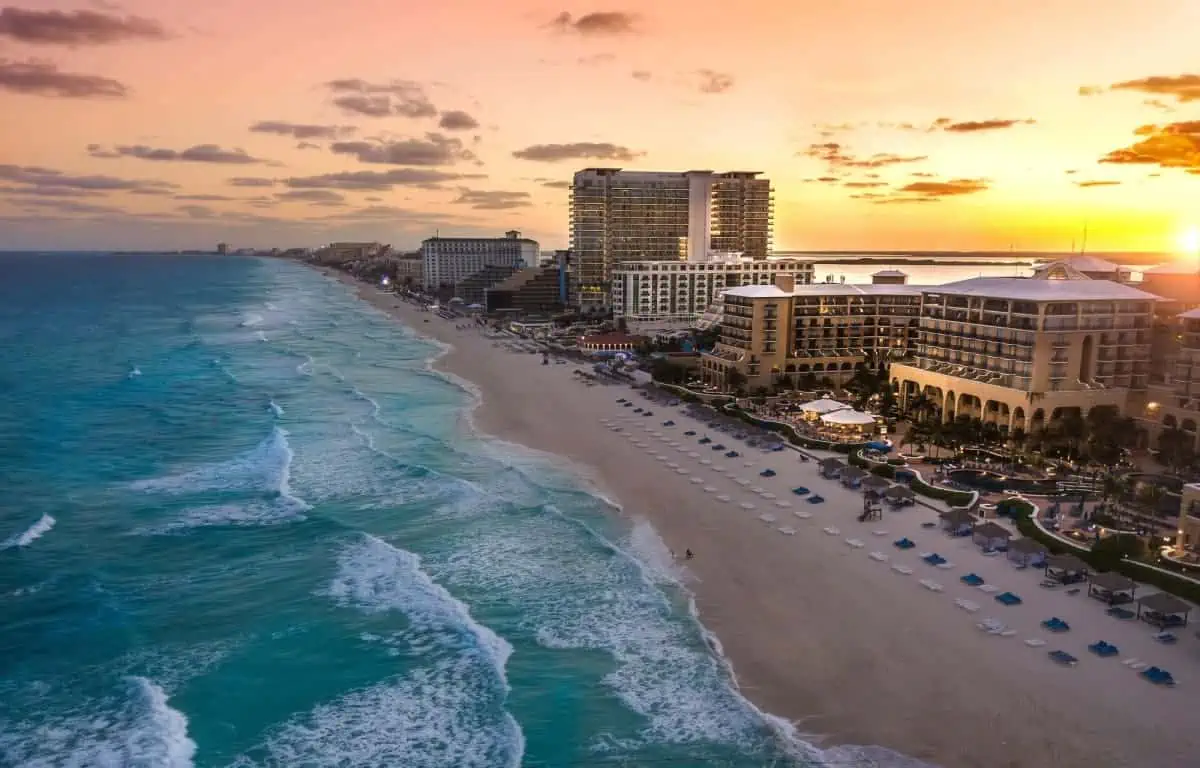 A-Sunset-View-of-Cancun-Beach