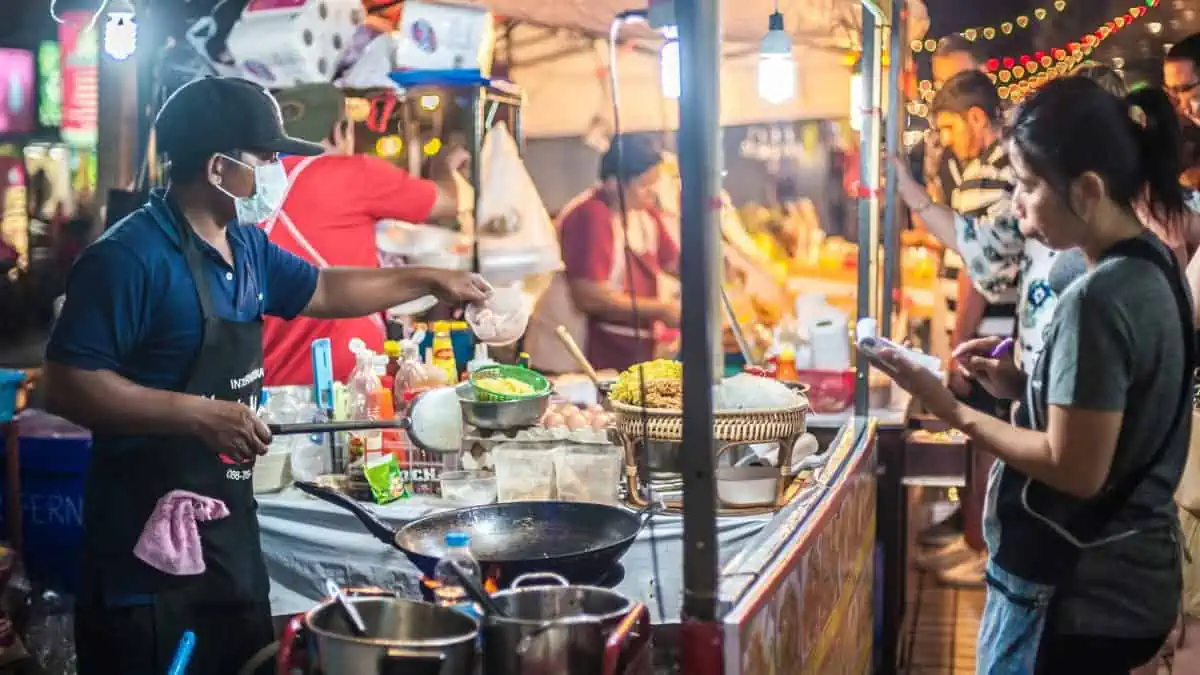 An-Asian-Vendor-in-Phuket
