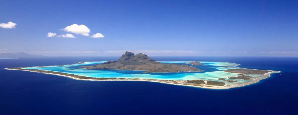 Bora-Bora-Island-in-French-Polynesia