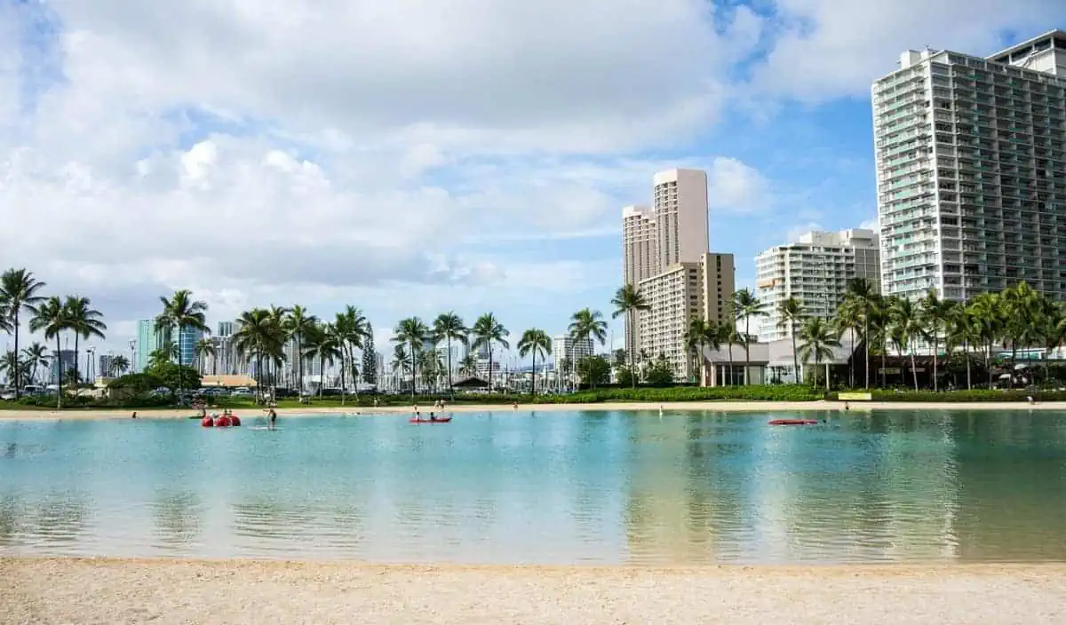 Hotel-Buildings-at-Waikiki-Beach