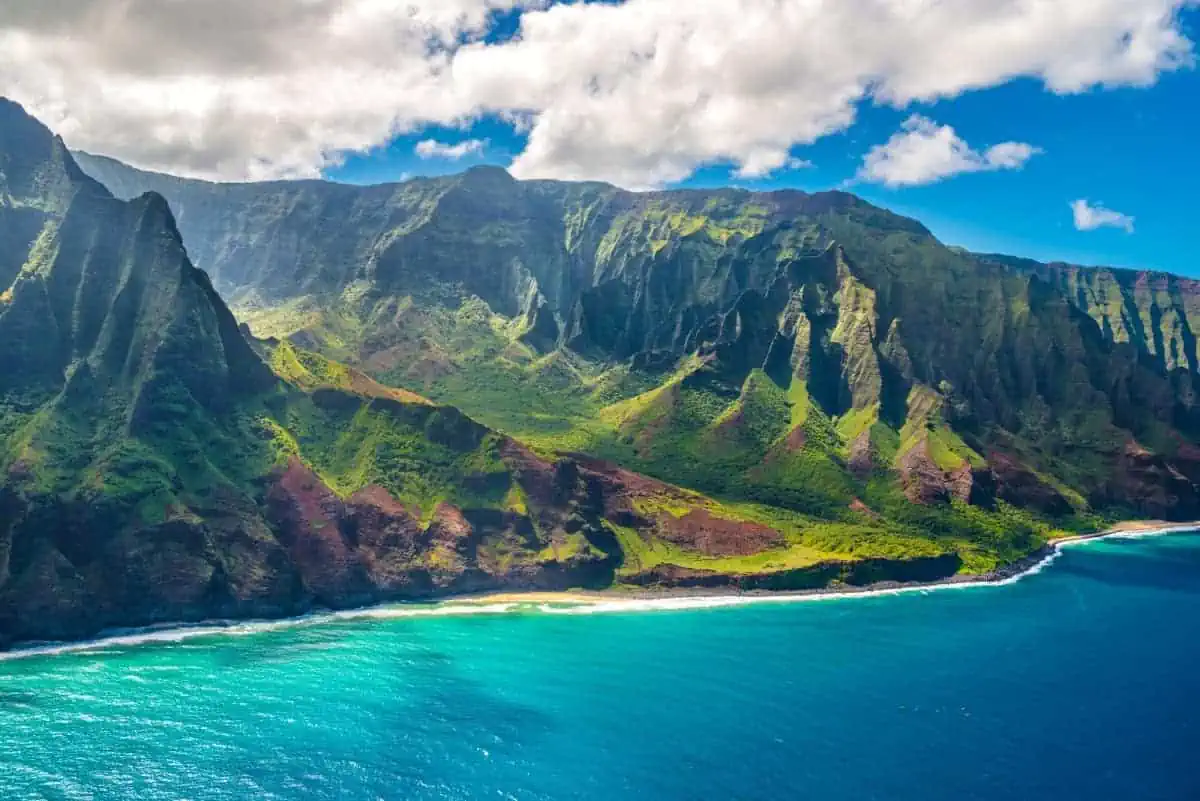 Na-Pali-Coast-on-Kauai-on-Hawaii