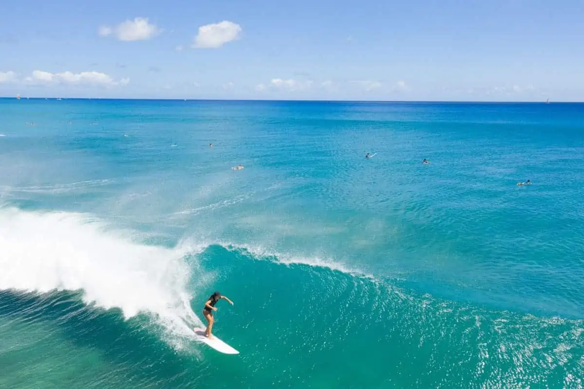 People-Surfing-on-Honolulu-Beach
