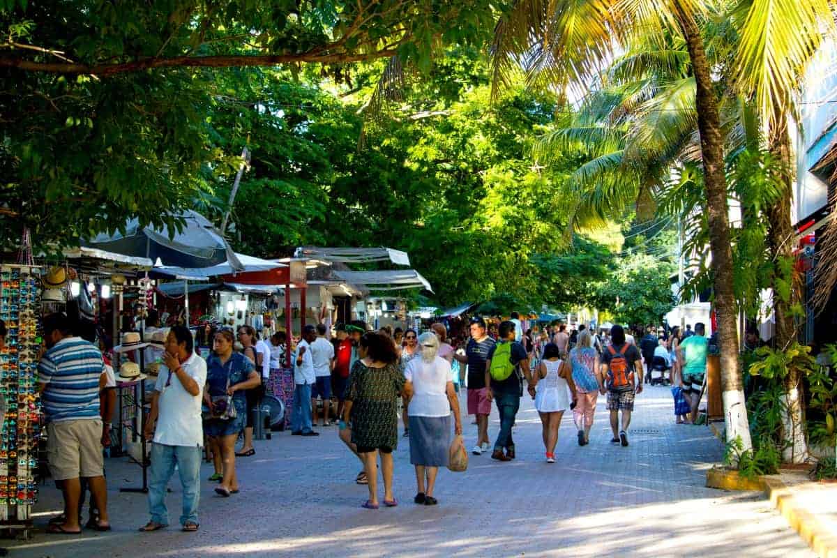 People-on-Market-of-Playa-del-Carmen