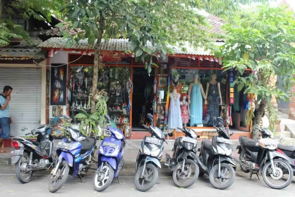 Scooters-Parked-in-Market-in-Bali