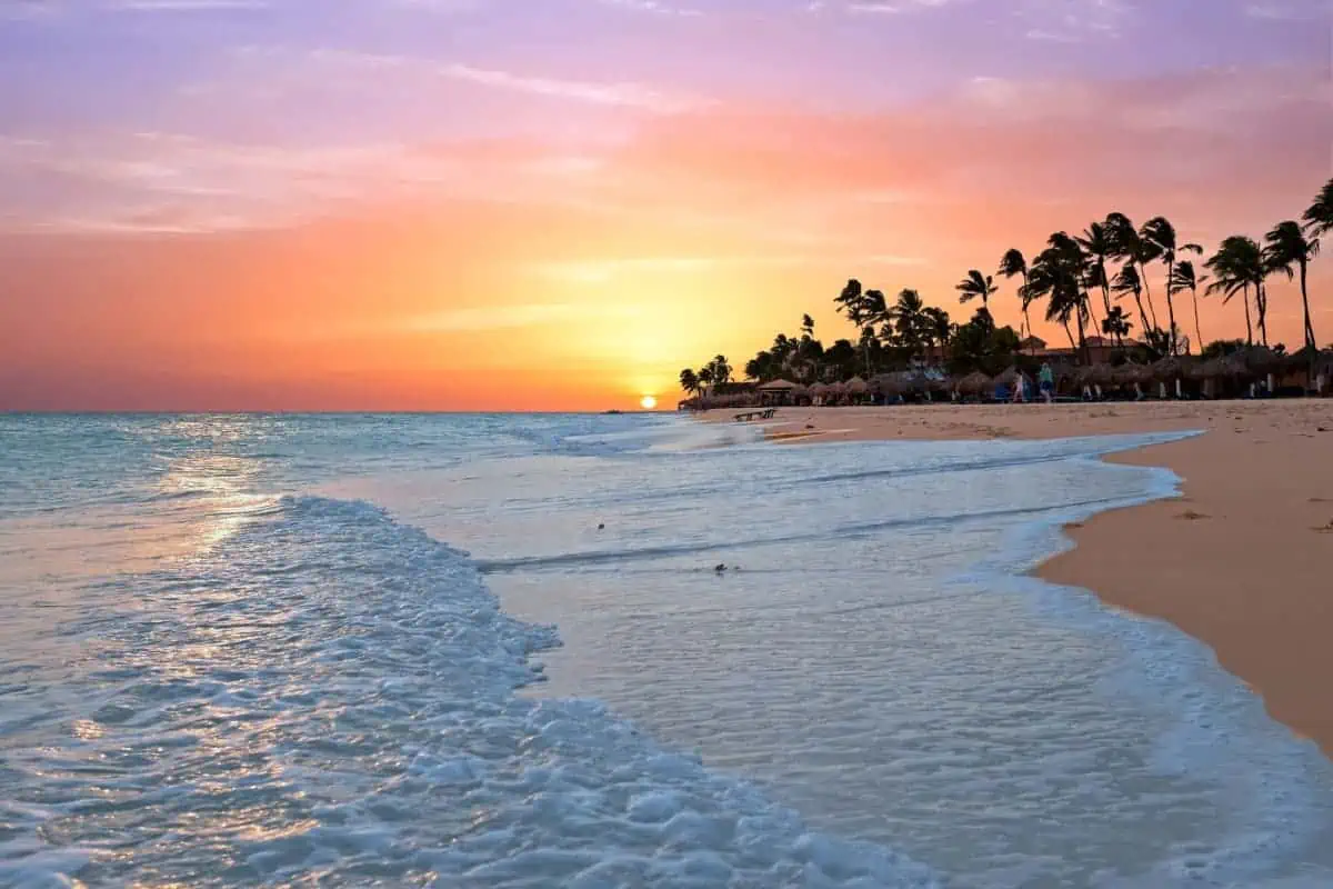 Sunset-View-of-Beach-on-Aruba