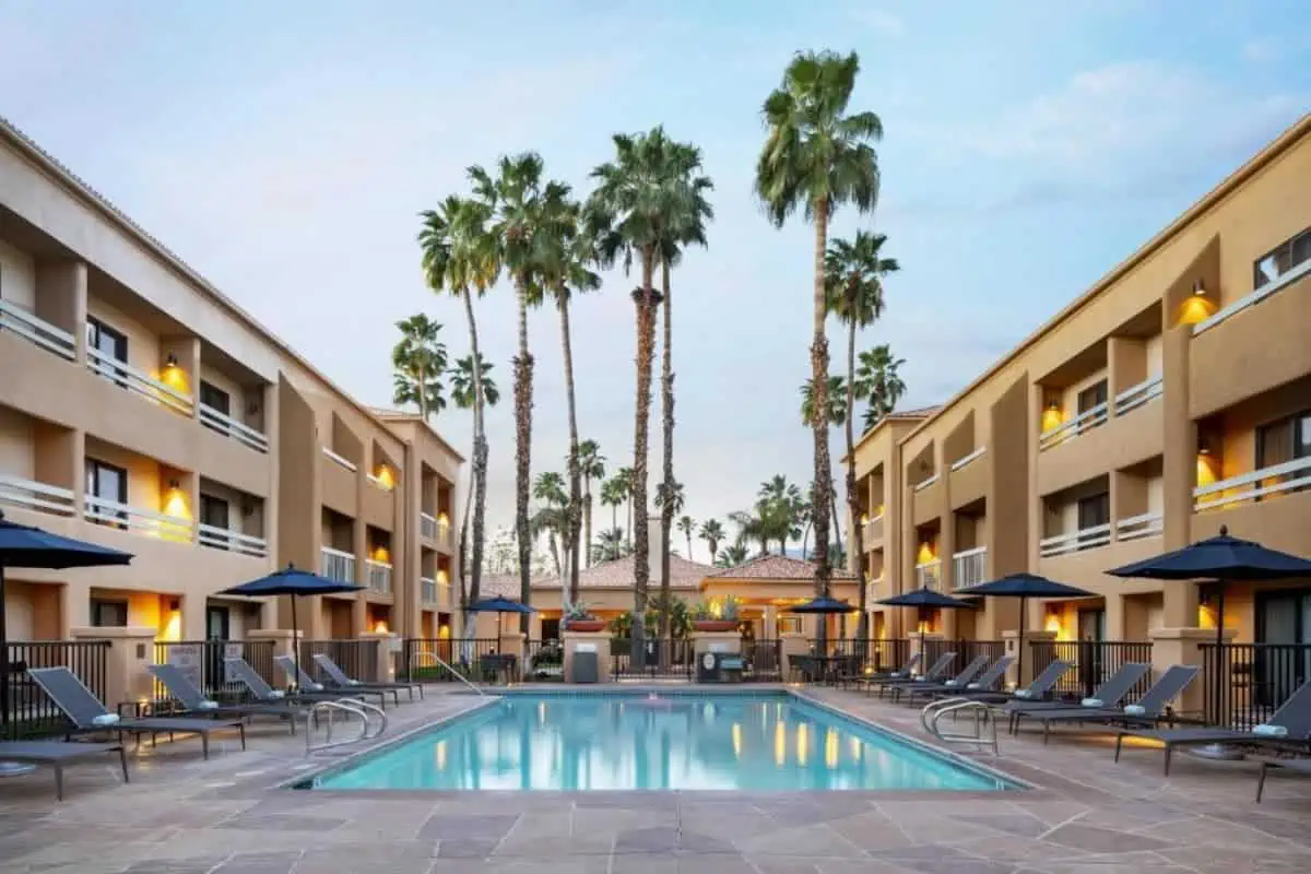 Courtyard-by-Marriott-Palm-Springs
