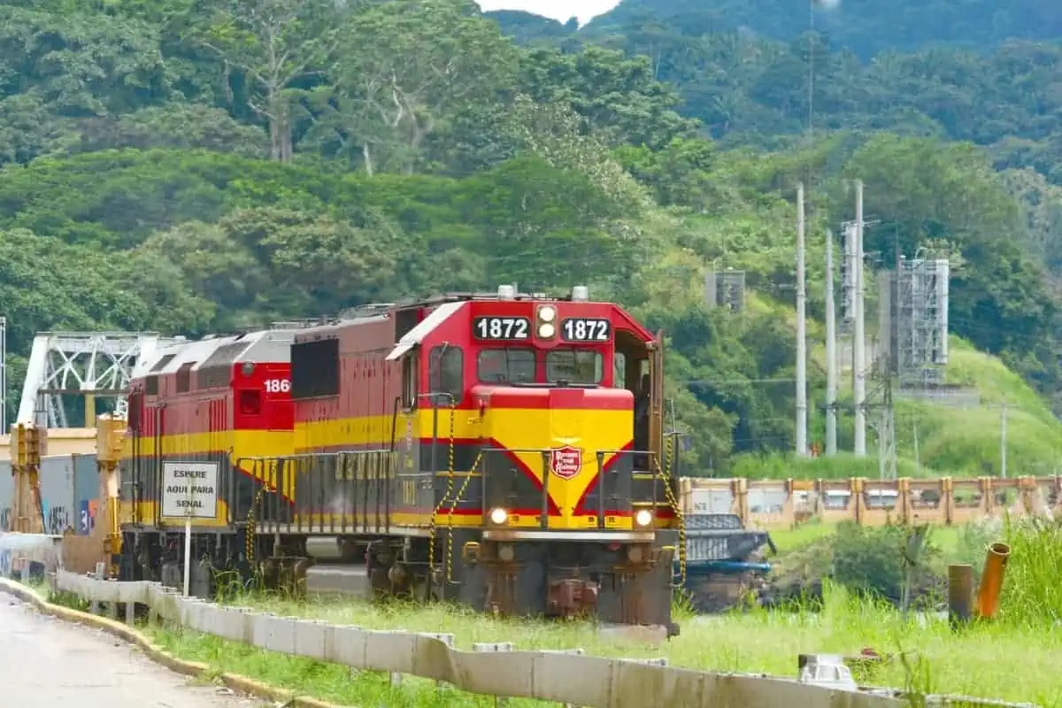 Panama-Canal-Railway