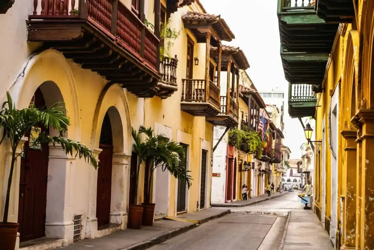 Street-Scene-in-Cartagena-Colombia