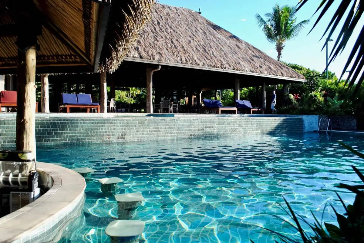 A-Swim-up-Pool-Bar-in-Fiji