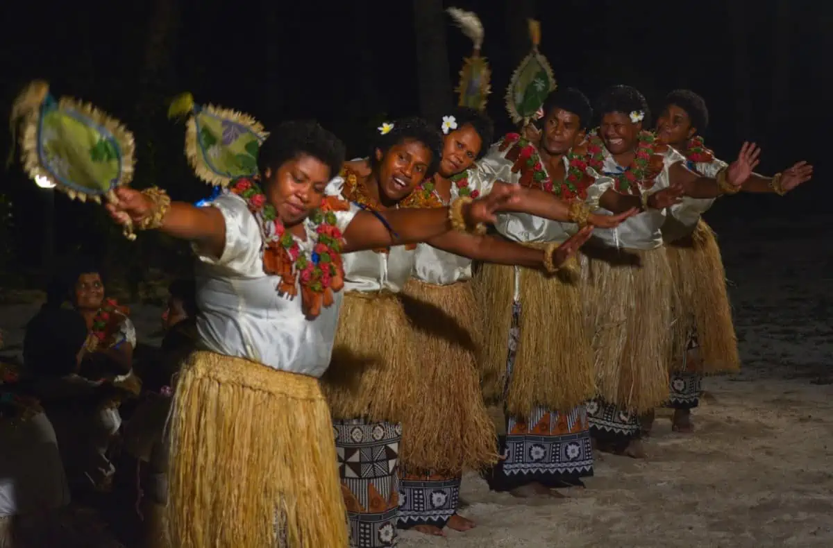 Fijian-Womens-Dancing