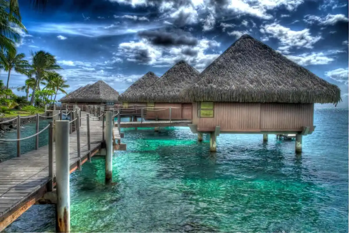 Luxury-Bungalow-Resort-in-Tahiti