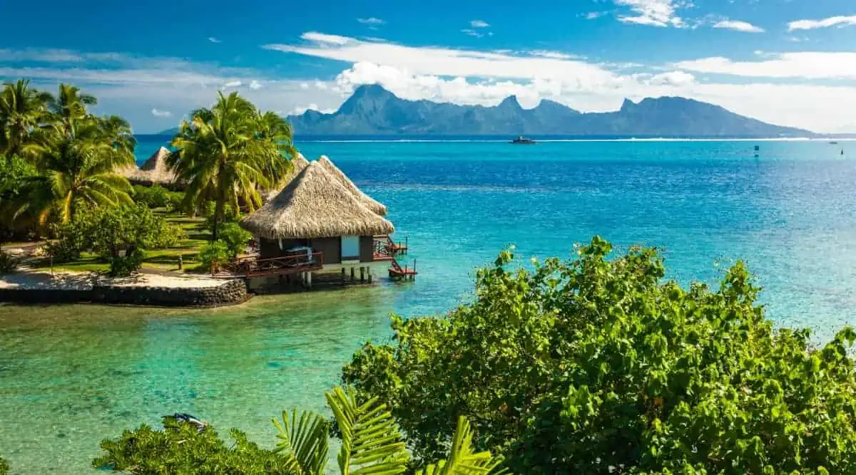 Overwater-Bungalows-at-Beach-of-Tahiti