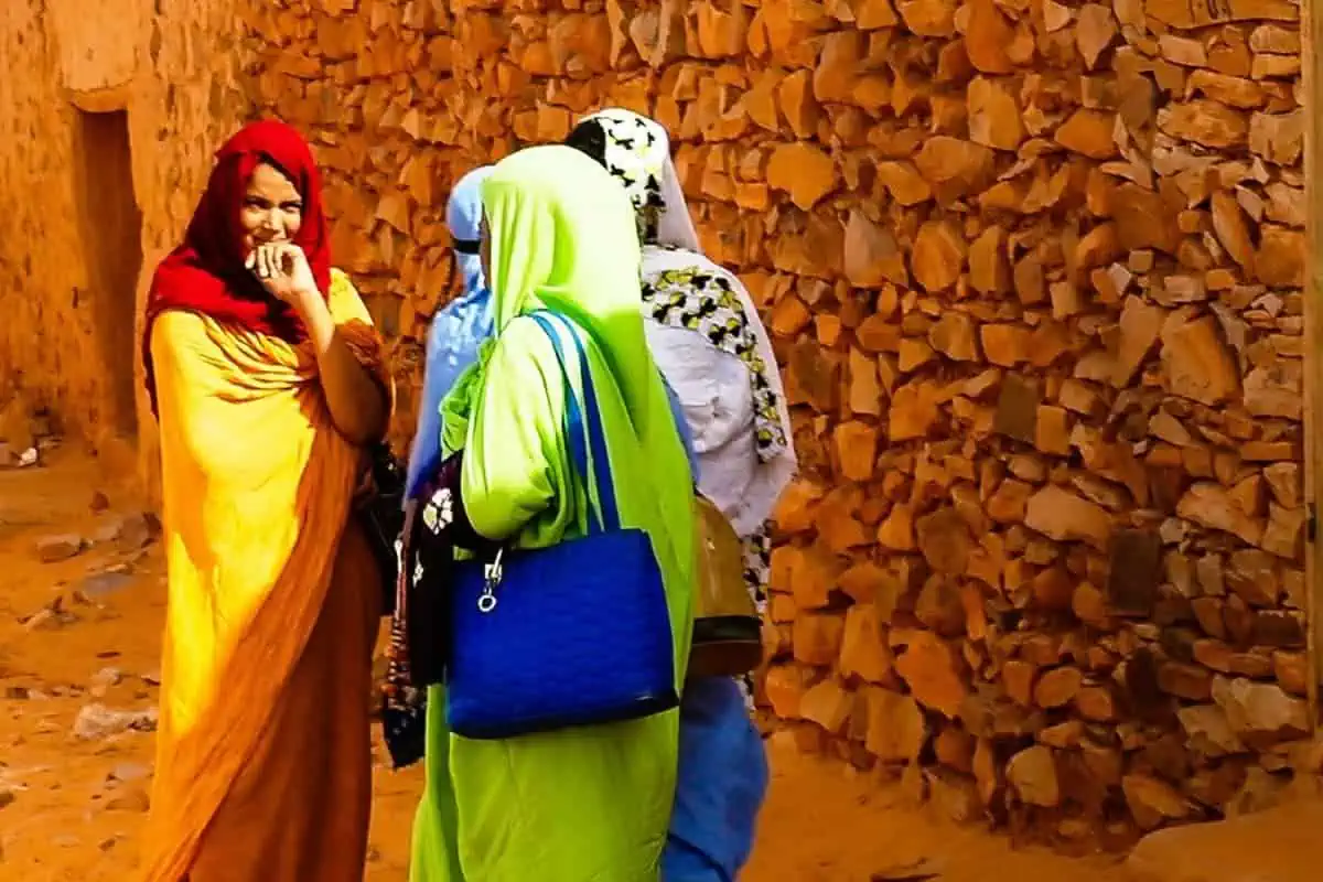 Womens-in-Melhfa-Dress-at-Mauritania