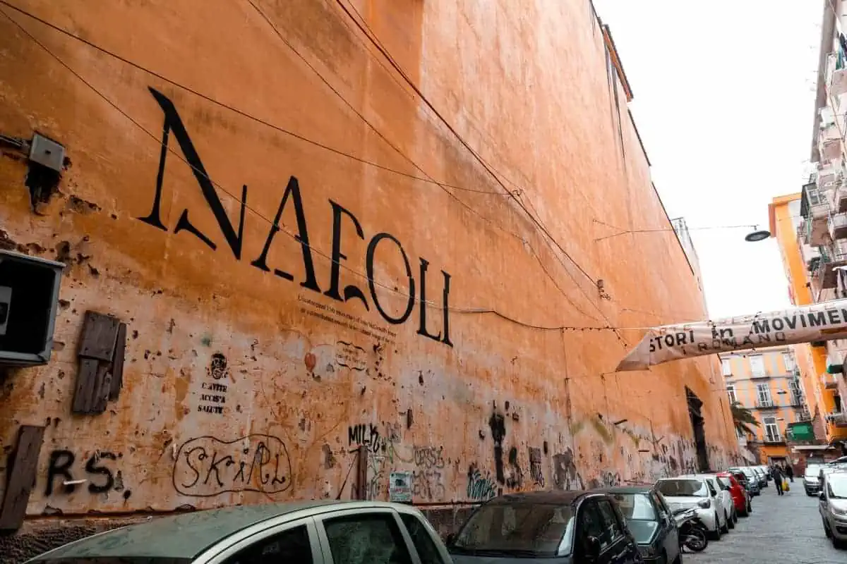 A-Street-View-in-the-City-Center-of-Naples