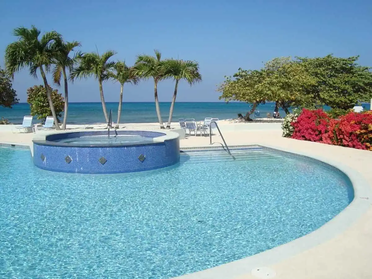 Cayman-Island-Beachside-Pool