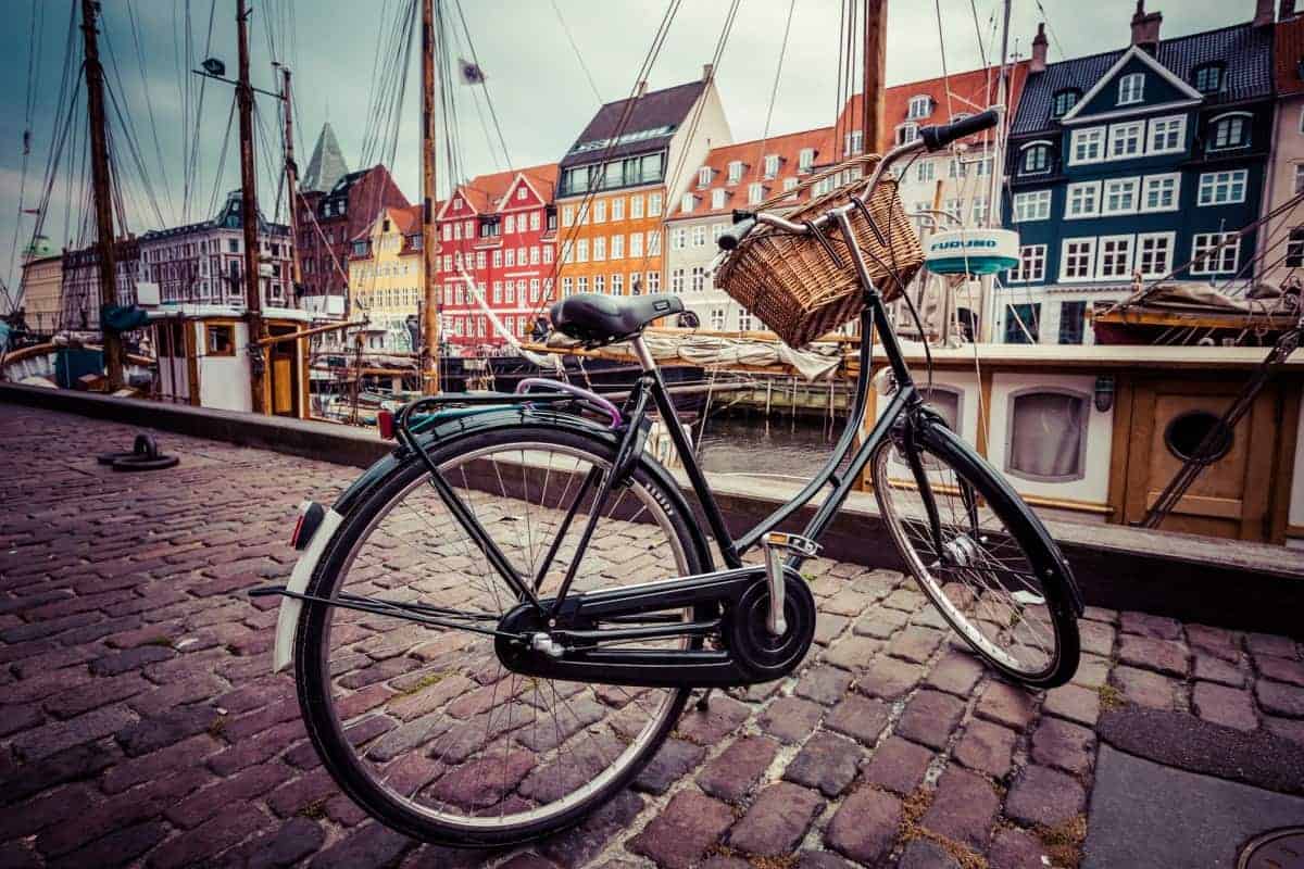 Classic-Vintage-Bicycle-in-Copenhagen