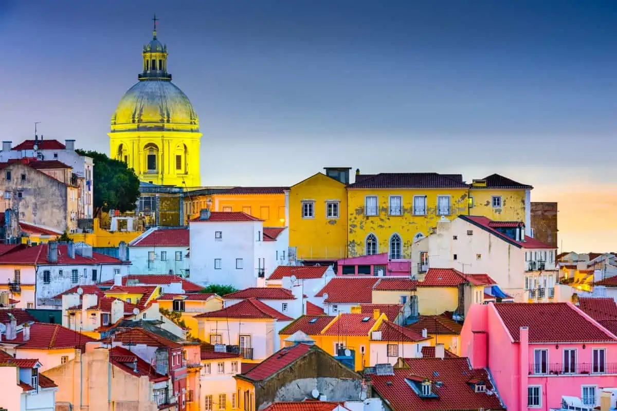 Colorful-Houses-of-Alfama-Lisbon