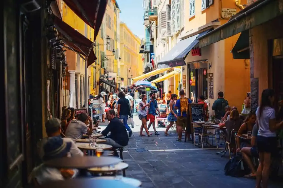 People-on-Restaurant-Alley-in-Nice