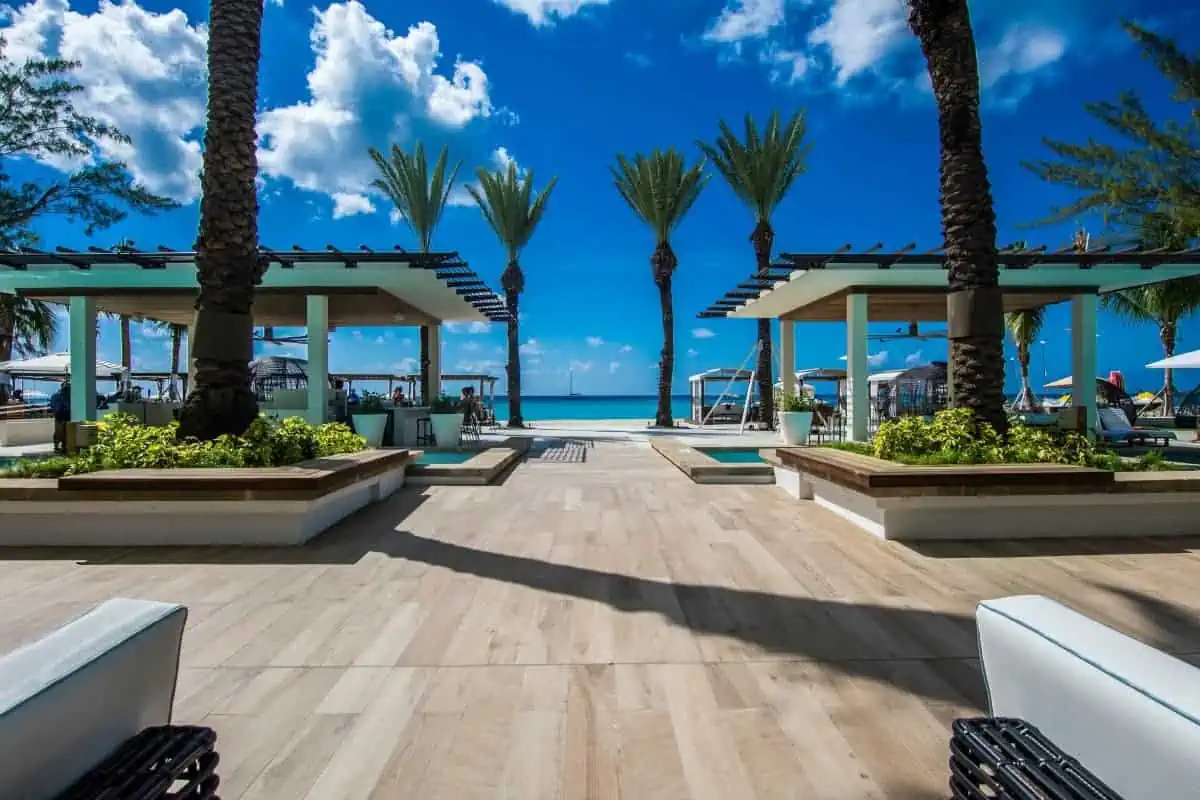 Seven-Mile-Beach-Resort-in-Grand-Cayman