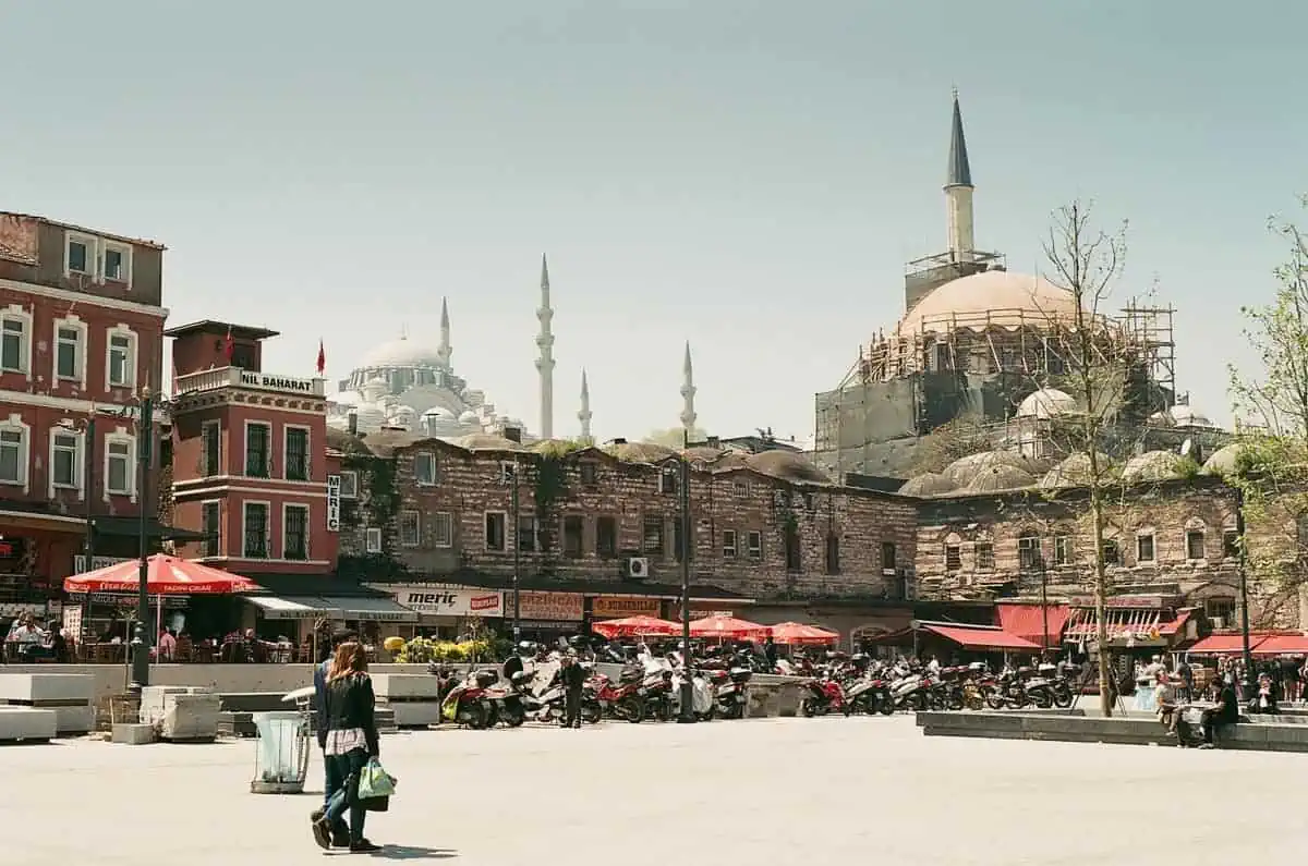 The-Market-and-Restaurant-in-Istanbul