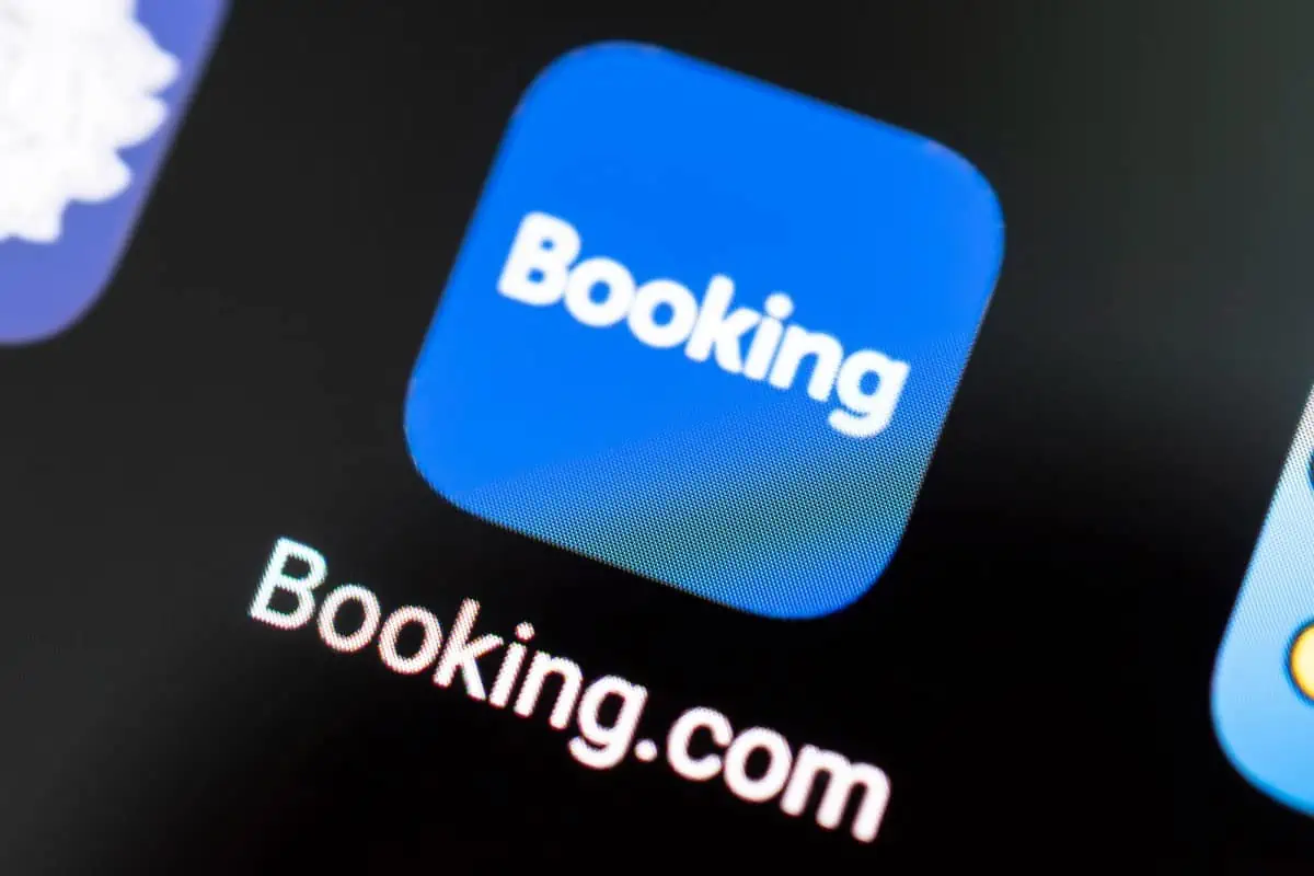 Booking-dot-Com-App-Logo-on-Mobile-Screen