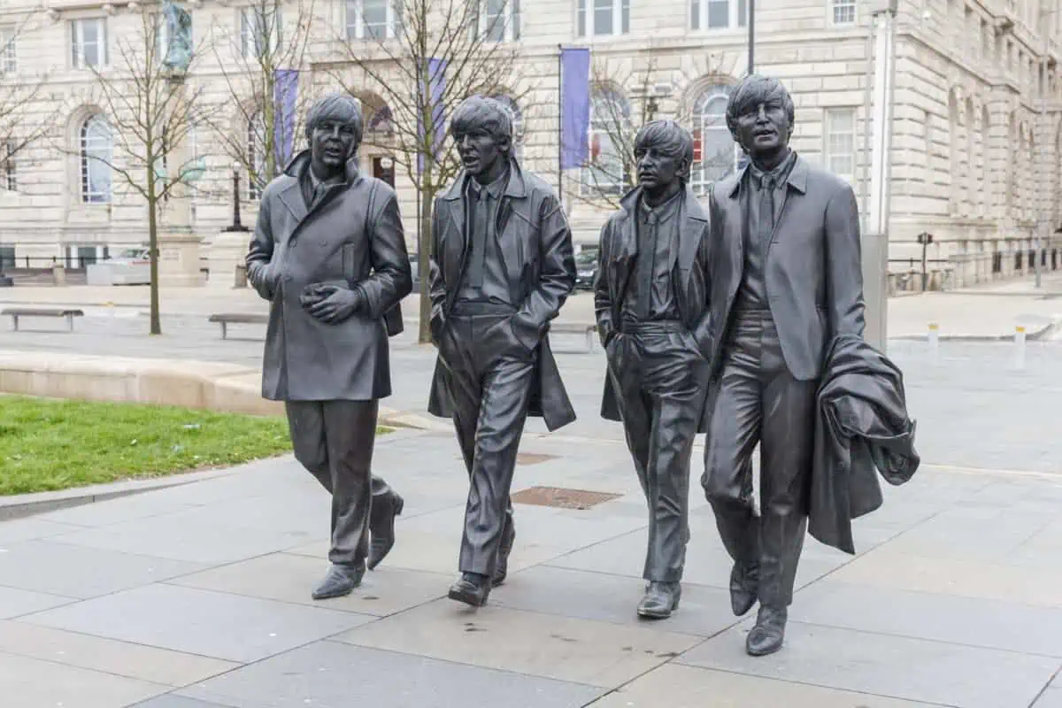Bronze-Statues-of-the-Beatles-in-Liverpool