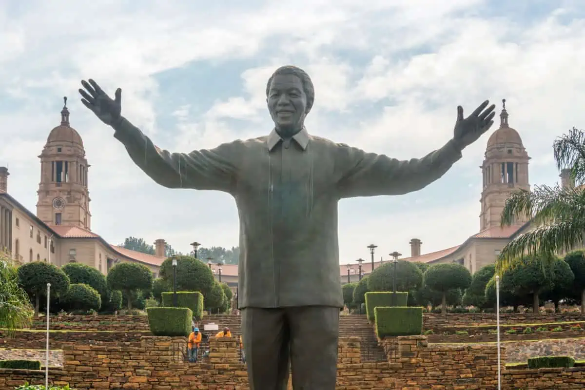 Neslon-Mandela-Statue-in-Pretoria-South-Africa