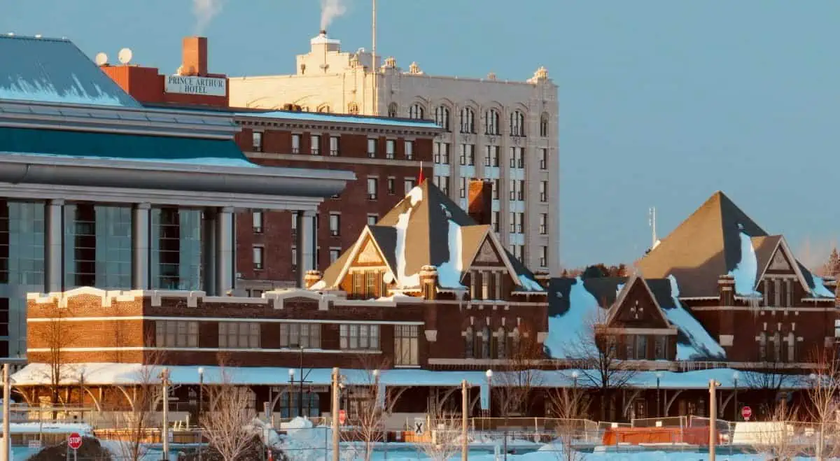 The-Hotel-Building-at-Thunder-Bay-Ontario