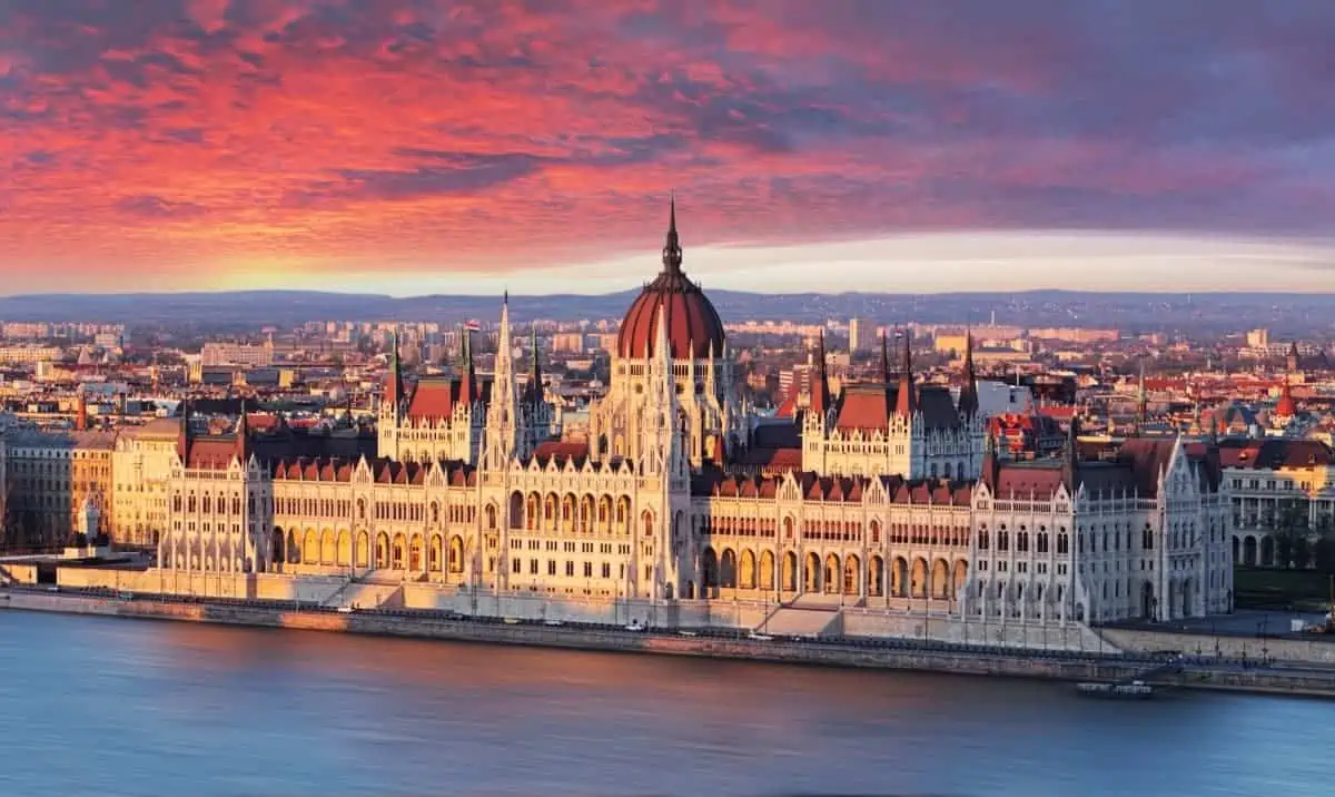 A-Sunrise-View-of-Budapest-Parliament