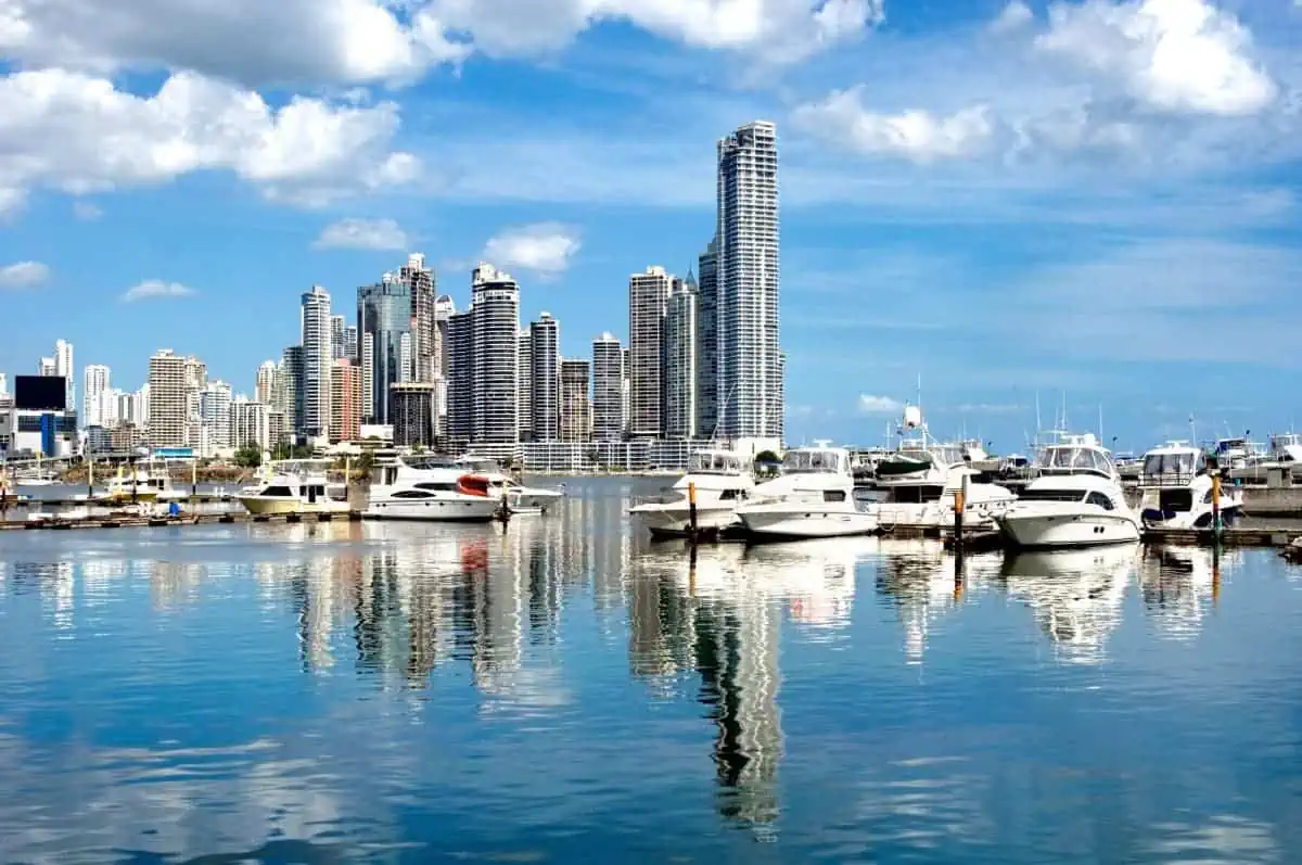 The-Luxury-Yachts-Parked-at-Panama