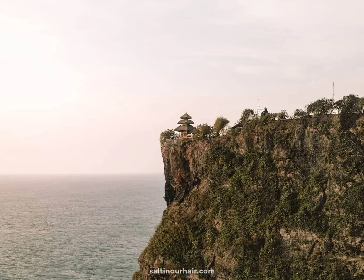things to do uluwatu temple cliff